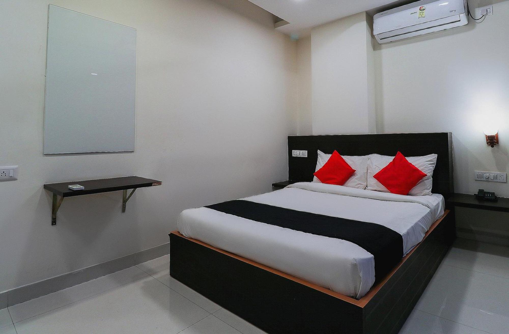 Capital O Gn Suites Bangalore Esterno foto