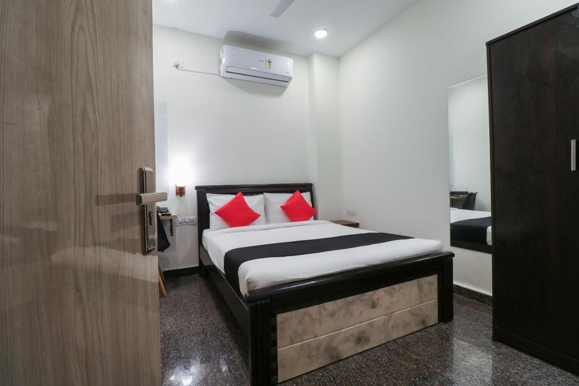 Capital O Gn Suites Bangalore Esterno foto