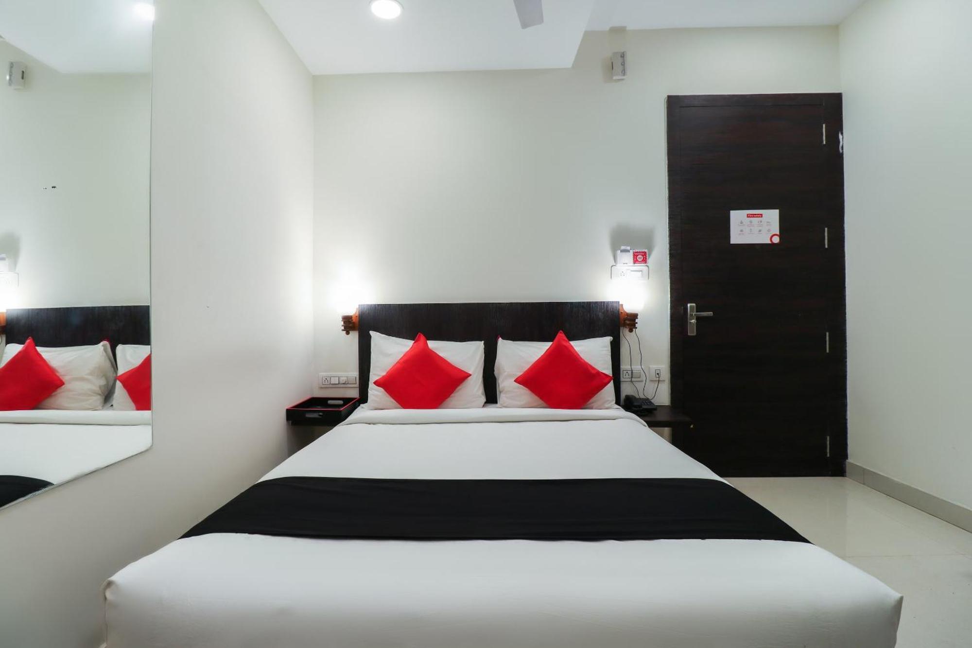 Capital O Gn Suites Bangalore Esterno foto