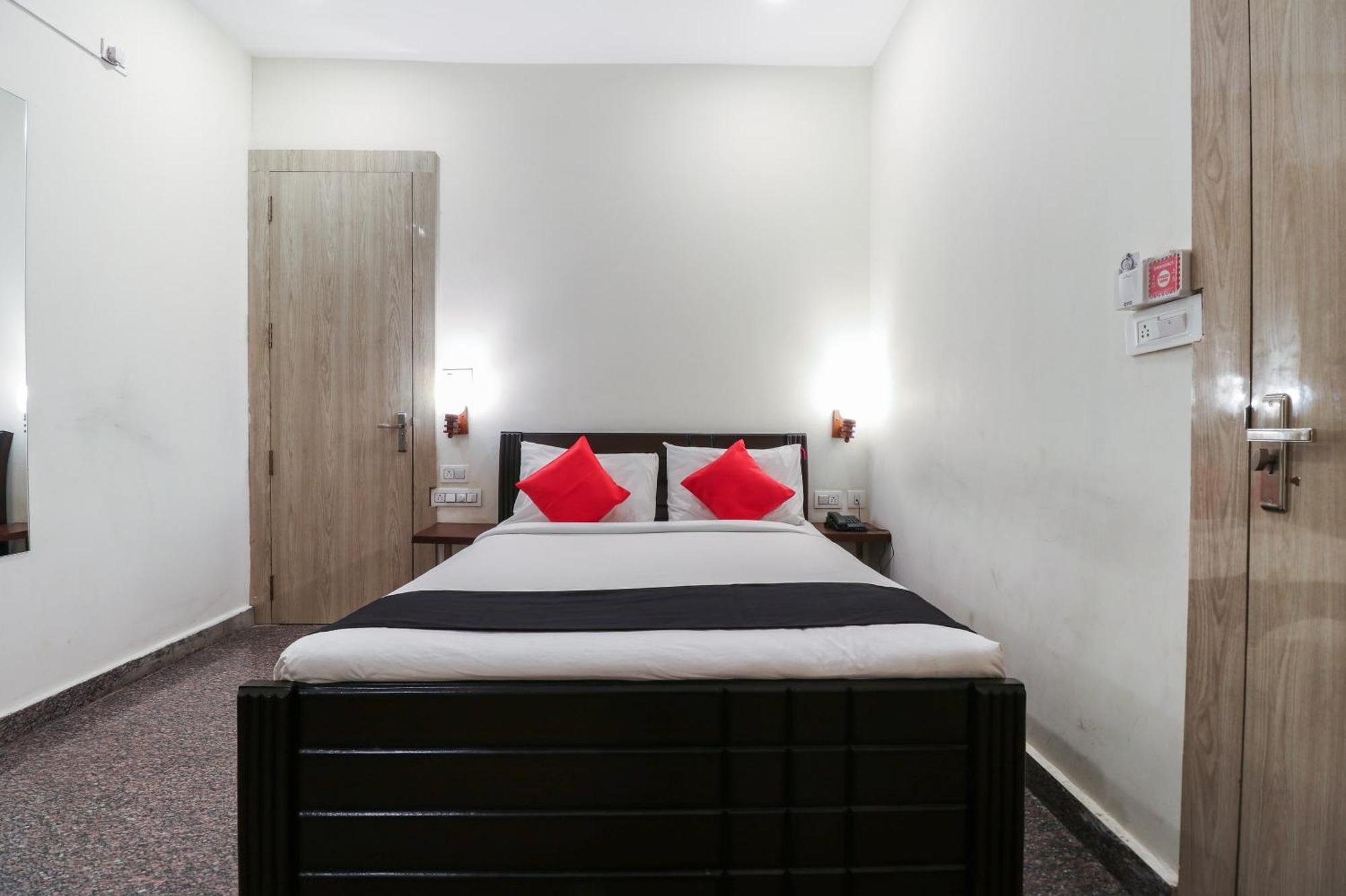 Capital O Gn Suites Bangalore Esterno foto