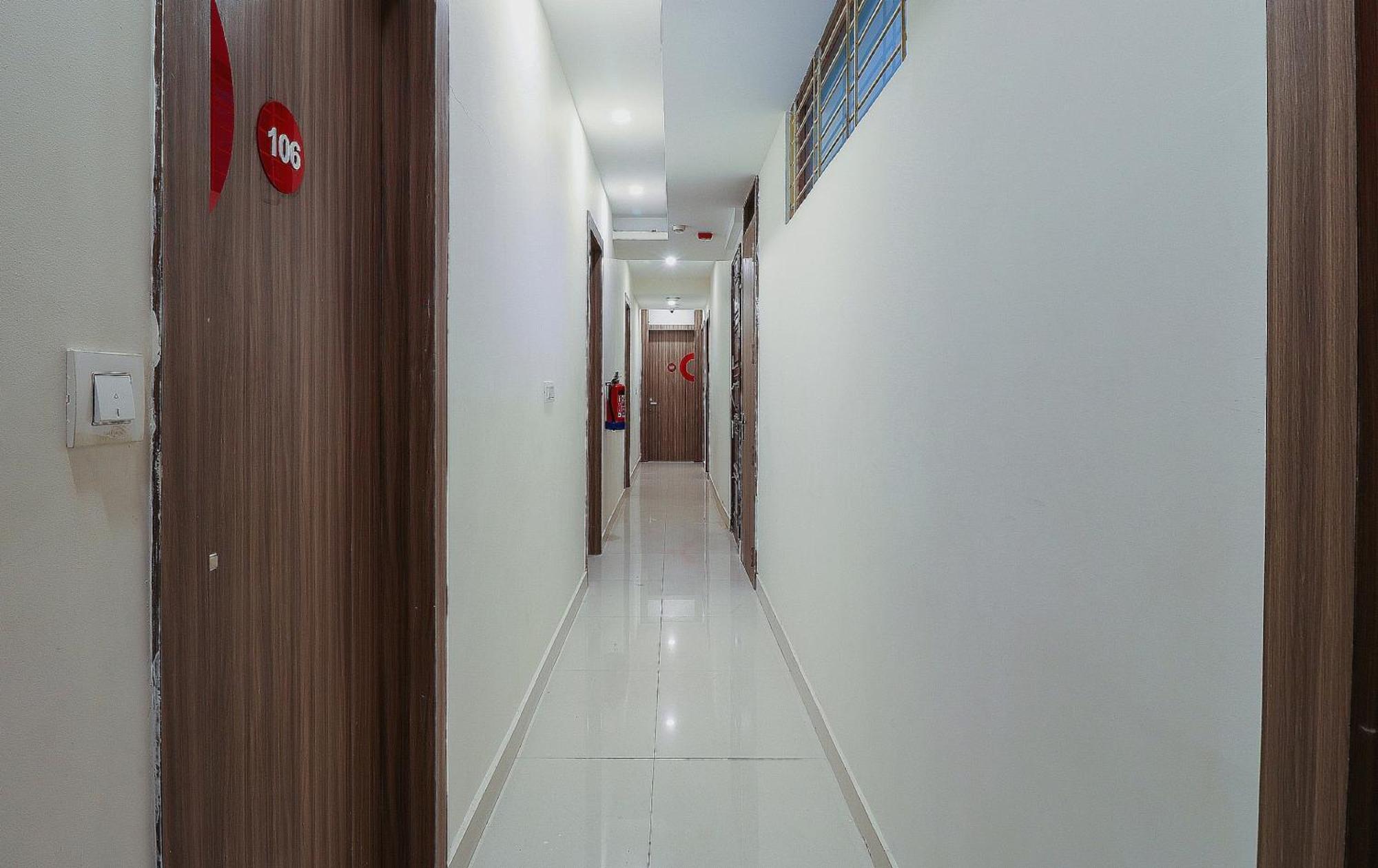 Capital O Gn Suites Bangalore Esterno foto