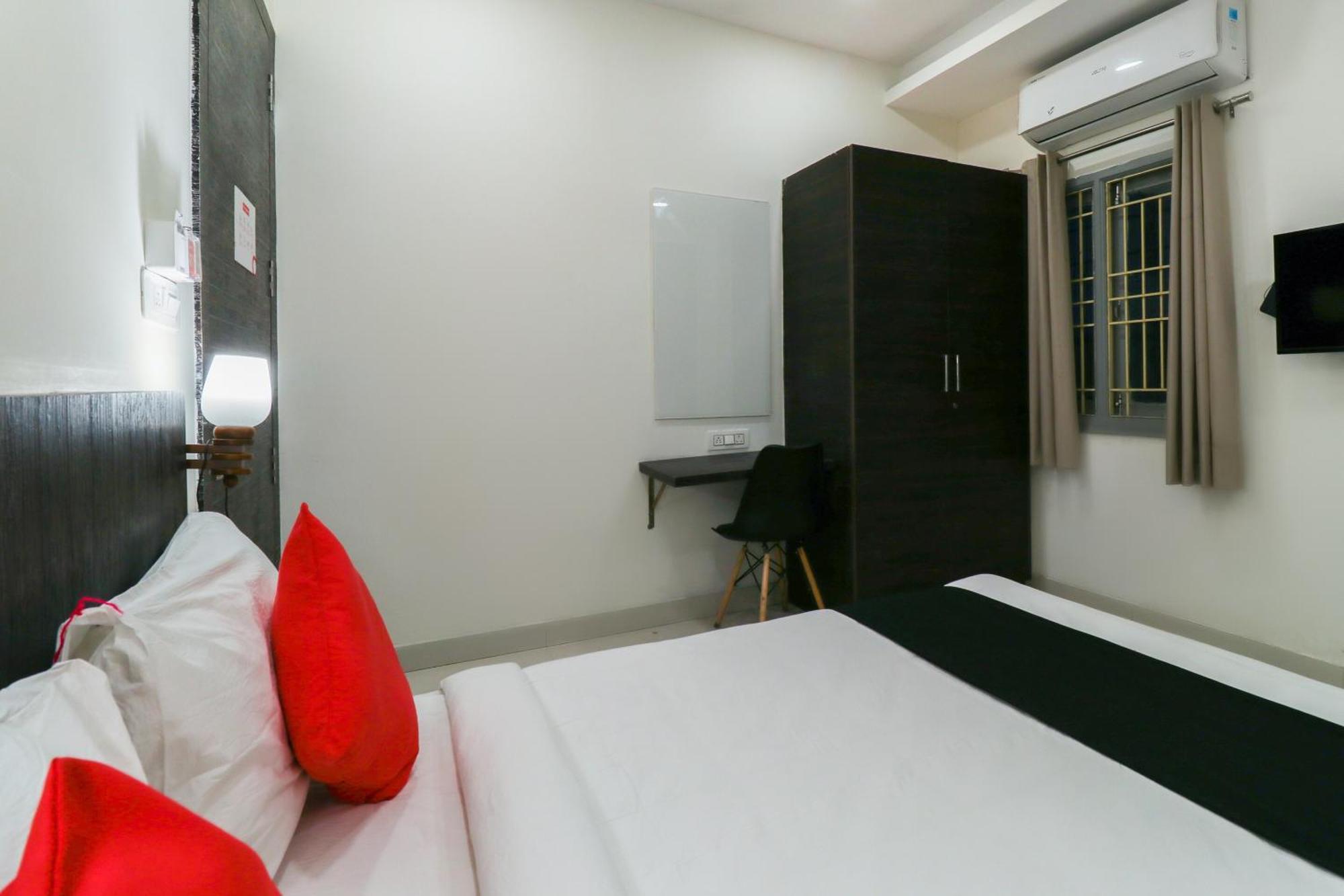 Capital O Gn Suites Bangalore Esterno foto