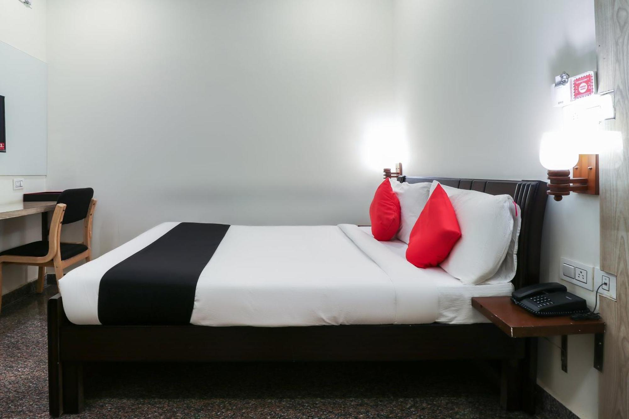 Capital O Gn Suites Bangalore Esterno foto