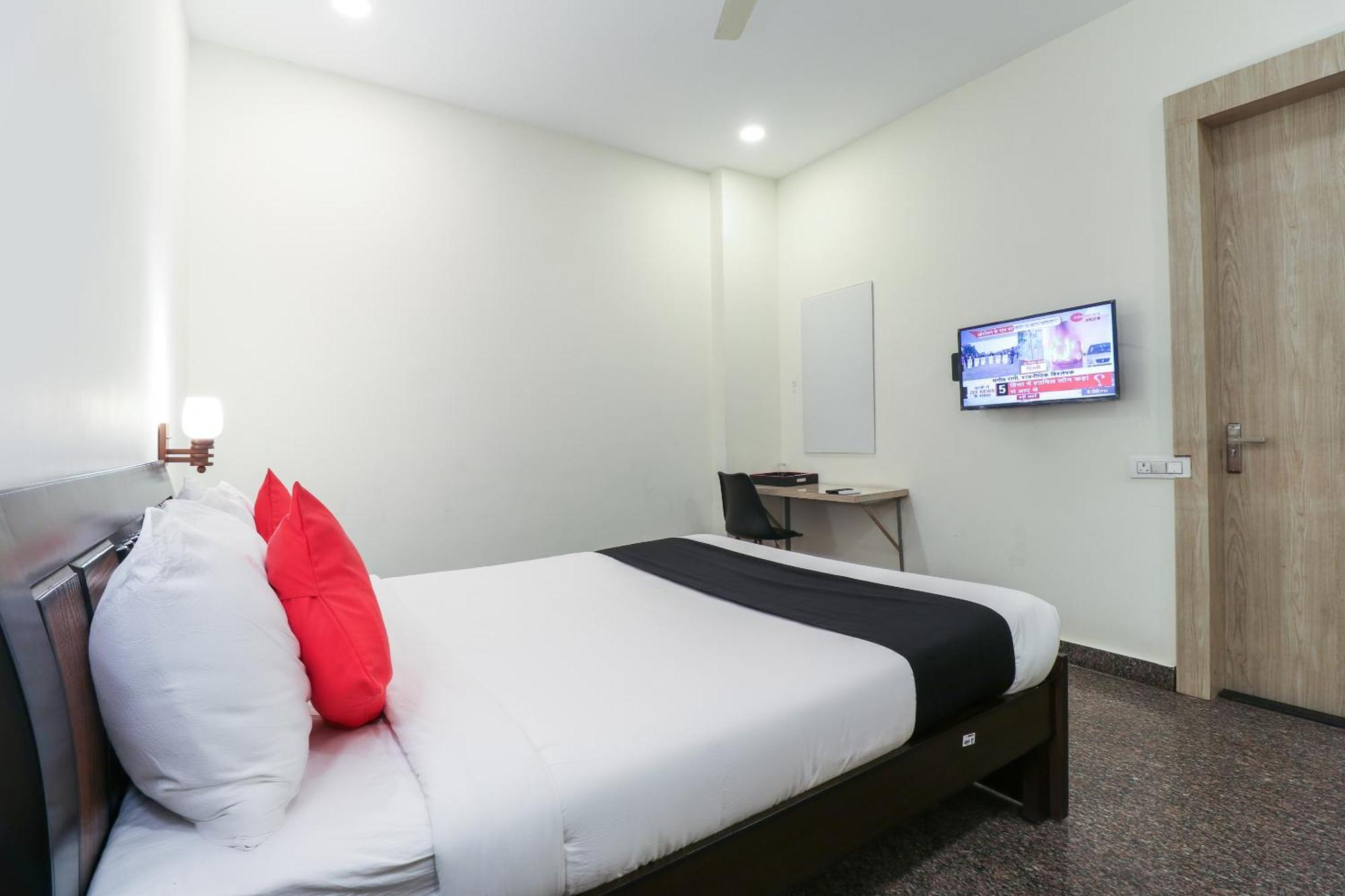 Capital O Gn Suites Bangalore Esterno foto
