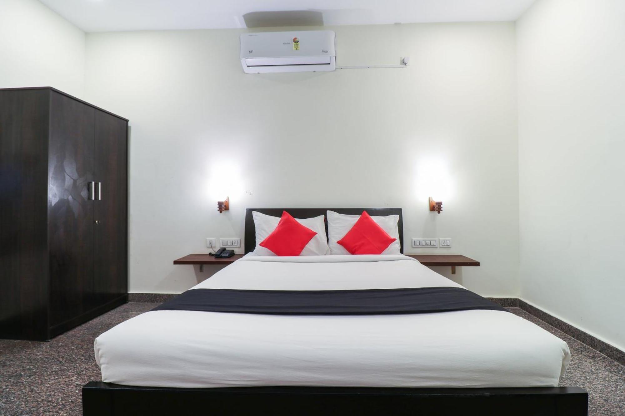 Capital O Gn Suites Bangalore Esterno foto