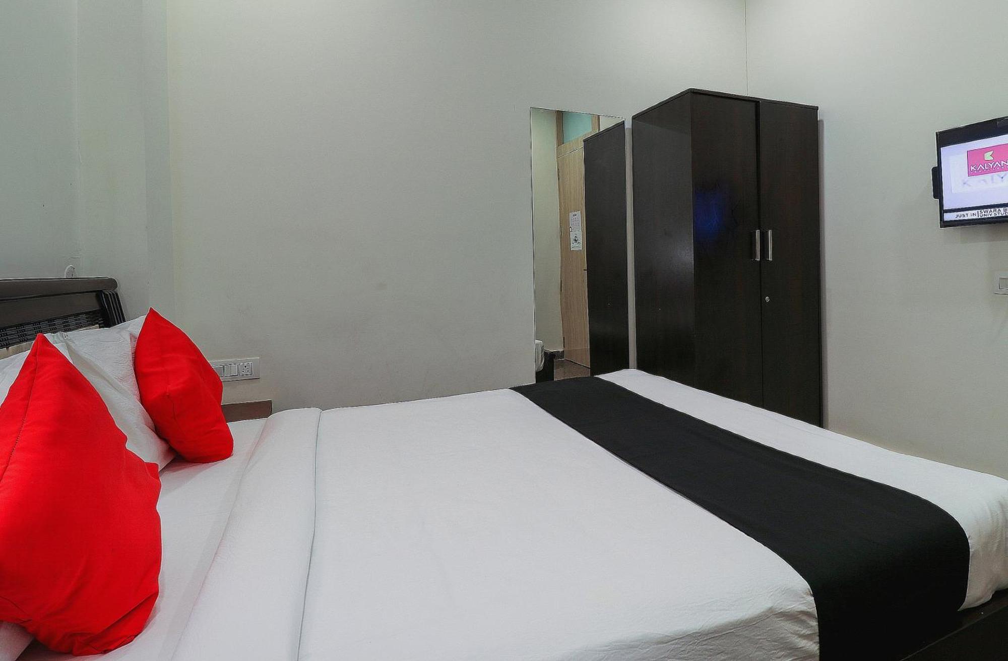 Capital O Gn Suites Bangalore Esterno foto