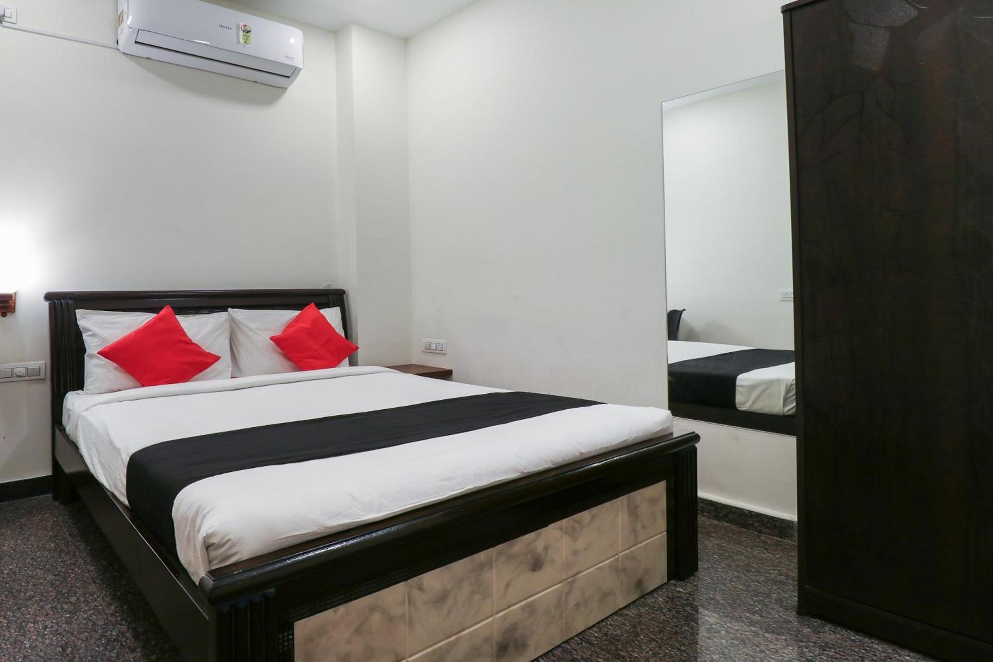 Capital O Gn Suites Bangalore Esterno foto