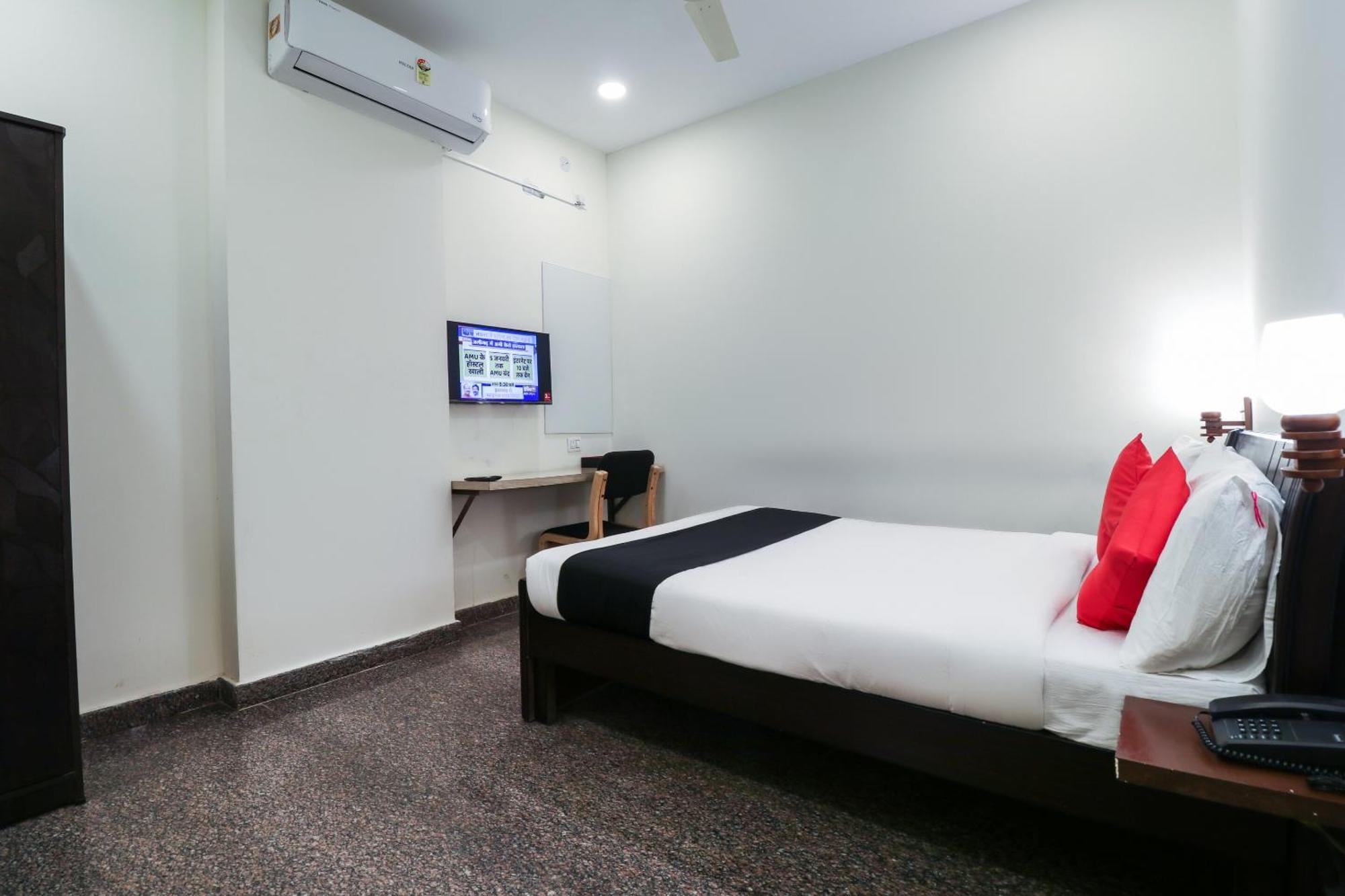 Capital O Gn Suites Bangalore Esterno foto