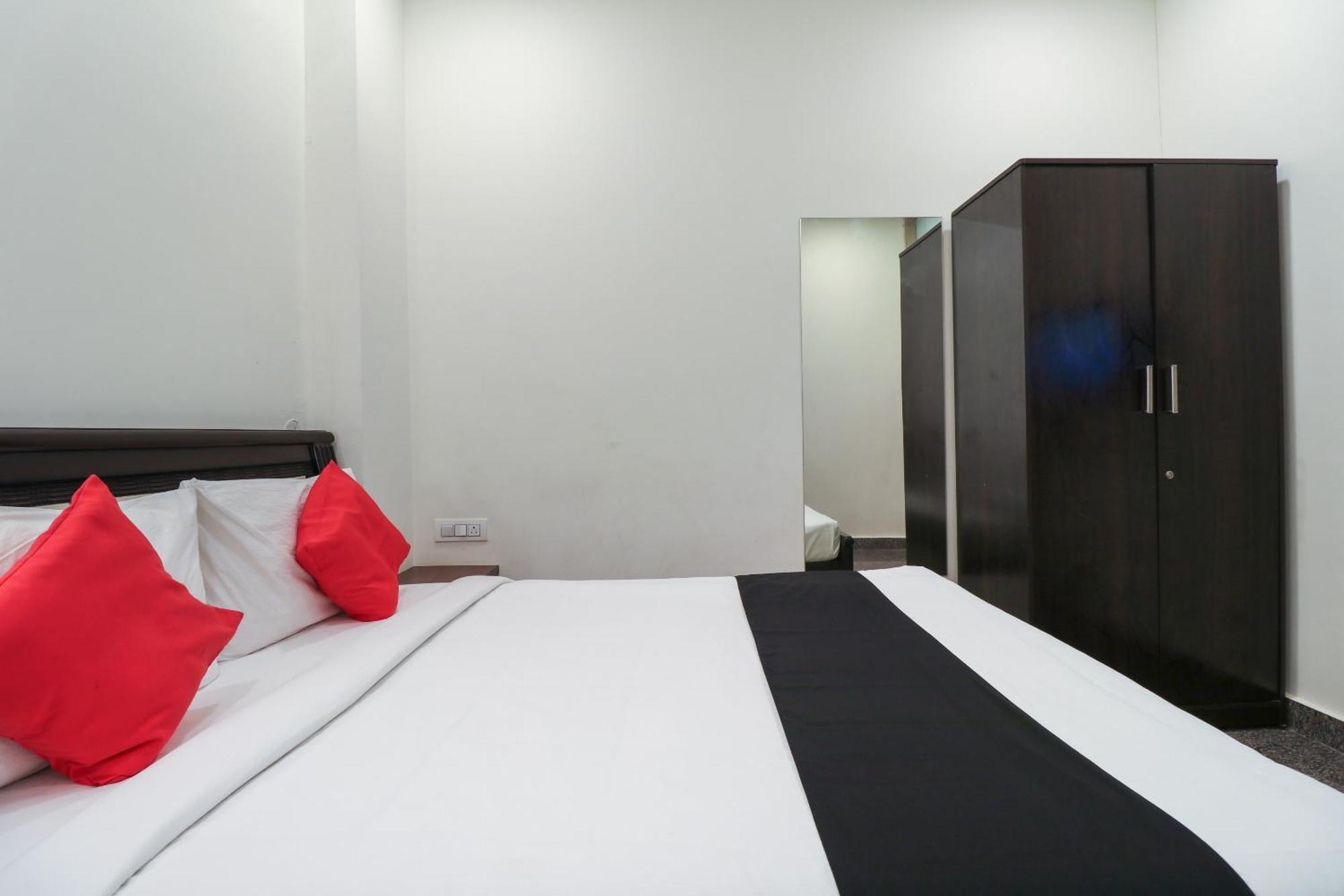 Capital O Gn Suites Bangalore Esterno foto