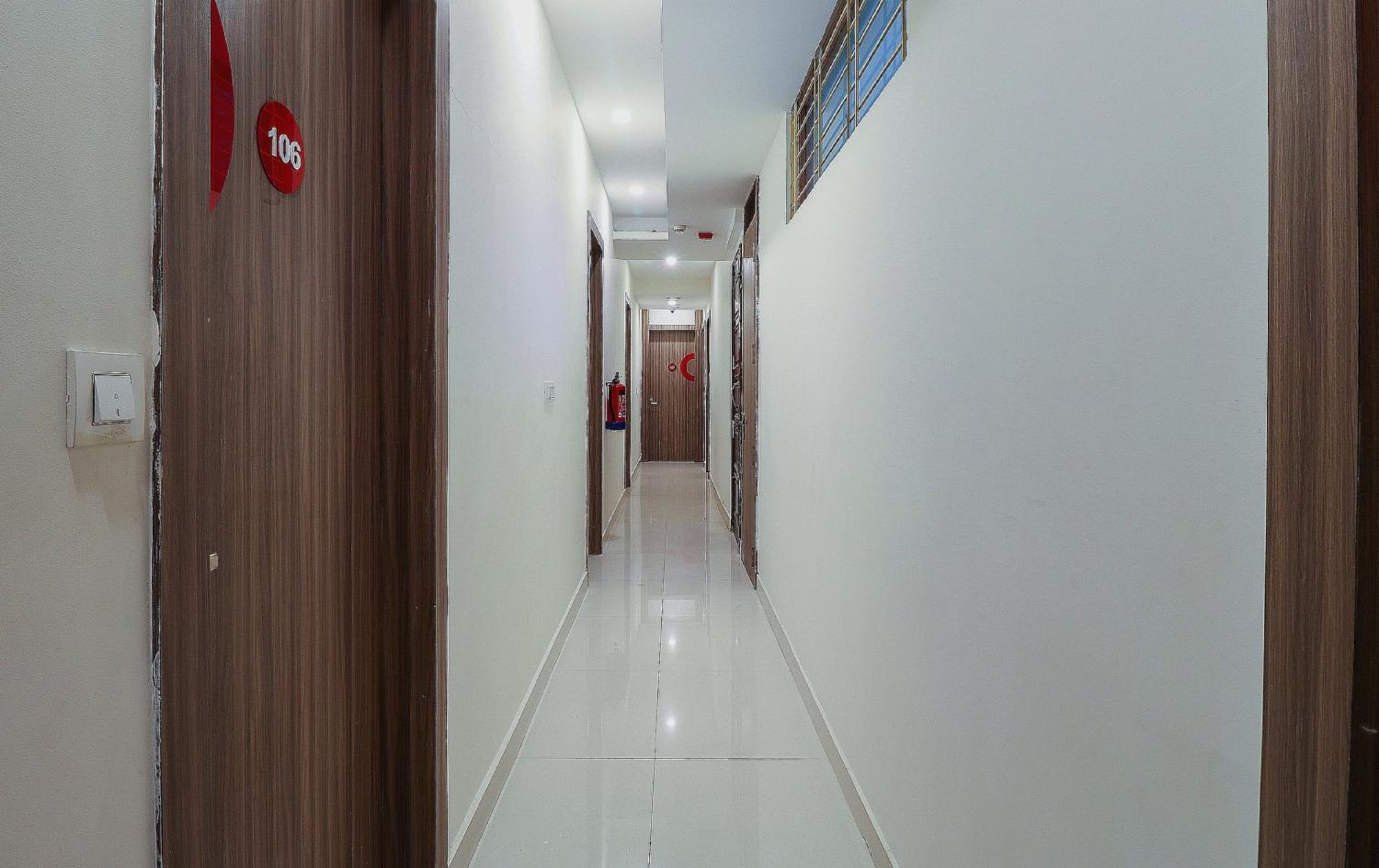 Capital O Gn Suites Bangalore Esterno foto